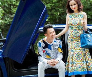 Siêu xe Lamborghini Aventador SV chỉ làm nền cho đại gia Minh "Nhựa" tạo dáng bên vợ