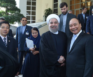 Thủ tướng Nguyễn Xuân Phúc hội kiến Tổng thống Iran