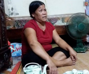 Vợ người lái xích lô vụ "tôn cứa cổ" rơi nước mắt, mong ngày chồng được tại ngoại về nhà