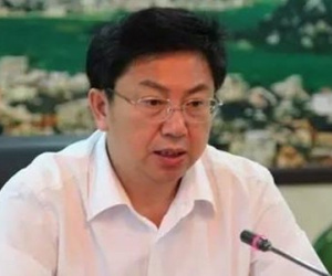Bí thư huyện ủy cùng lúc cặp 4 người tình