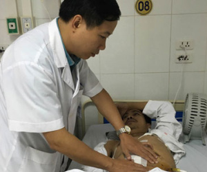 Hy hữu: Phẫu thuật lấy thận ra ngoài rửa sạch, sau đó ghép lại cho bệnh nhân