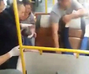 Tài xế, cảnh sát đỡ đẻ cho sản phụ trên xe bus gây sốt mạng xã hội