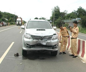 Xe 7 chỗ tông xe đạp điện, 2 vợ chồng tử vong