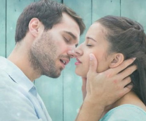 Phụ nữ không thể "yêu" nếu thiếu nụ hôn