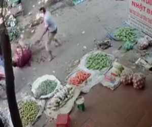 Hà Nội: Chém nhau kinh hoàng giữa chợ, 2 người thương vong