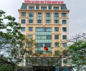 Sinh viên trường cao đẳng bị bắt phải đi làm công nhân "thời vụ"?!