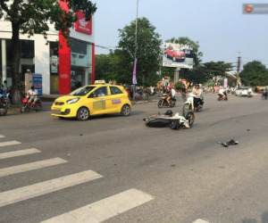 Đâm bay xe máy, cả 4 thanh niên nhất quyết không ai nhận mình là người lái xe