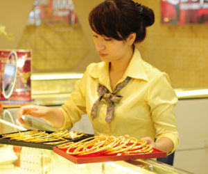 Giá vàng hôm nay 10/10: Đà tăng trở lại, mua gom đón đầu