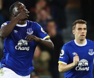 Mourinho gửi tuyển trạch viên đến "xem giò" Lukaku và Coleman