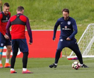 Southgate lấp lửng về việc “trảm” Rooney