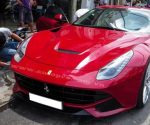 Bản độ Ferrari F12 Berlinetta độc nhất Việt Nam rao bán gần 17 tỷ Đồng
