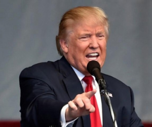 Donald Trump: "Bill Clinton là yêu râu xanh"