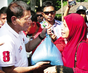 Phát ngôn bất ngờ của ông Duterte về Scarborough trước khi thăm Trung Quốc