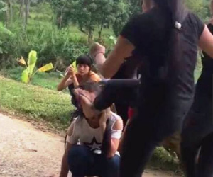 Vụ nữ sinh bị đánh ngất xỉu: Đình chỉ học 1 năm hai nữ sinh đánh bạn