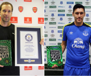 Cech và Barry được ghi tên vào sách kỷ lục Guinness