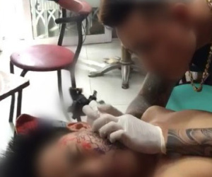 Chàng trai xăm hình kín nửa mặt vì thất tình