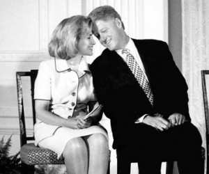 Hôn nhân sóng gió hơn 4 thập kỷ của vợ chồng Clinton