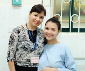 Người mẫu Hồng Quế sinh con gái đầu lòng
