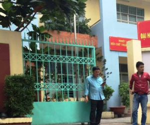 Một người chết bên cạnh khẩu súng trong ủy ban phường ở TP.HCM
