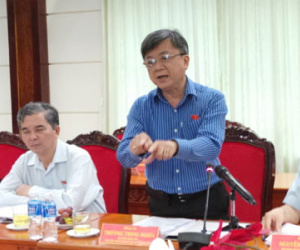Thành phố ngập nước, kẹt xe, hôi hám, không cách gì thông minh