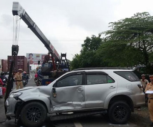 Xe khách tông nát đầu xe 7 chỗ, hàng chục hành khách hoảng loạn