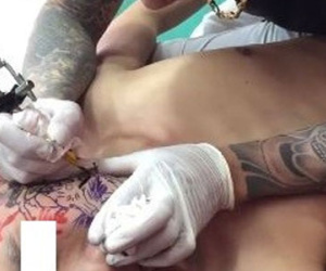 "9X xăm kín nửa mặt sẽ phải trả giá đắt cho sự nông nổi"