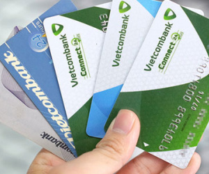 Hàng loạt khách hàng Vietcombank bỗng nhiên bị khoá thẻ