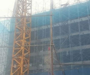 Hiện trường vụ sập giàn giáo chết người ở Hoàng Mai