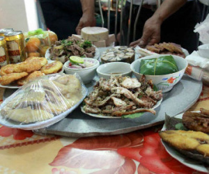 Họ nhà gái ngỡ ngàng vì màn ăn cỗ khác lạ của nhà trai