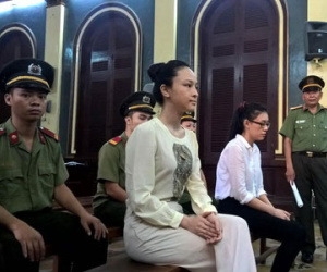 Hoa hậu Phương Nga từng bị mẹ ruột đưa ra tòa