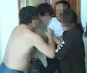 Kỷ luật Trưởng công an thị trấn bị chồng nhân tình bắt quả tang "ăn vụng" trong nhà nghỉ