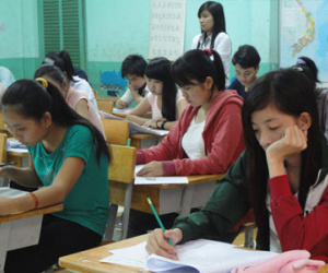 Lò luyện “hồi sinh” dạy thi trắc nghiệm