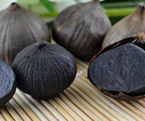 Loạn tỏi đen cô đơn gắn mác Lý Sơn