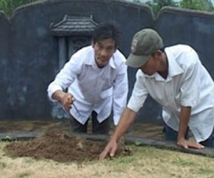 Vụ hàng ngàn ngôi mộ bị đóng đinh: Triệu tập 1 nghi can