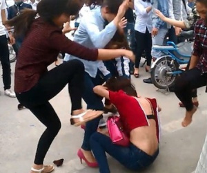 Đau lòng những vụ học sinh tát nhau tới tấp ở trường học