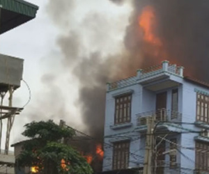 Hà Nội: Cháy lớn tại xưởng sản xuất hàng nội thất