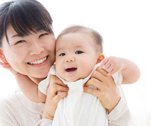 Làm mẹ khó khăn hơn làm bố