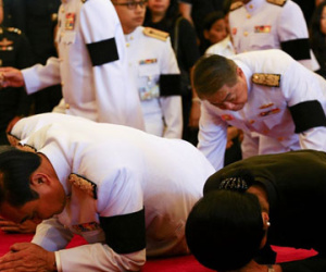 Nội các Thái Lan viếng Quốc vương Bhumibol