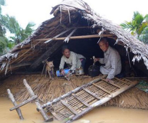 Chùm ảnh: Những hình ảnh nhói lòng về mưa lũ kinh hoàng ở miền Trung