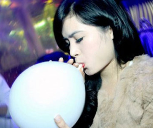 Giới trẻ Hà thành tìm niềm vui ảo bằng bóng cười