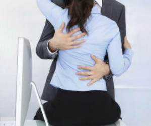 Phụ nữ làm ngân hàng, kinh doanh dễ ngoại tình