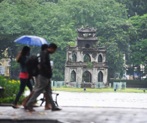 Thật thích khoảnh khắc se lạnh giữa lòng Hà Nội, khi gió mùa phả vào mặt mát như kem