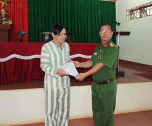 Tử tù mang tội hiếp dâm được giảm án xuống chung thân