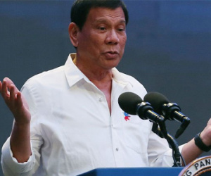 Tổng thống Philippines bị doạ phế truất nếu không bảo vệ được lãnh thổ