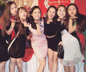 Dàn hoa khôi, mỹ nhân tưng bừng dự đám cưới MC "Chị Kính Hồng" xinh đẹp
