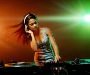 DJ hoảng loạn vì cái tát trời giáng của vợ đại gia