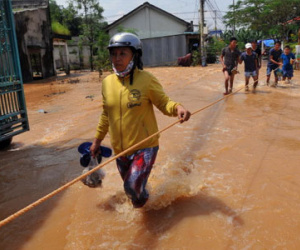 Lũ dâng ngang hông, hơn 2.200 học sinh Biên Hòa nghỉ học