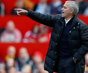 Mourinho có thể bị vạ miệng vì trọng tài trận Liverpool - Man Utd