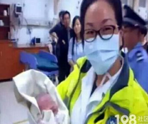 Nghẹt thở giây phút cứu mạng bé sơ sinh bị mẹ vứt trong bồn cầu ở bệnh viện