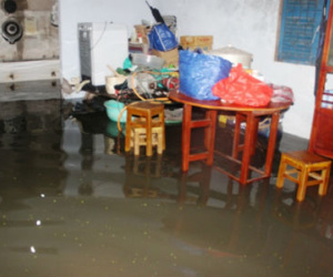 TPHCM: Vỡ bờ bao, dân tháo chạy khỏi nhà trong đêm